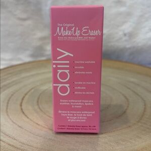 Make Up Eraser Reusable Towelette Travel Size 5in X 4in